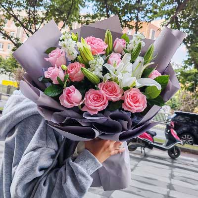 宜昌11朵戴安娜粉玫瑰百合，与你一起追逐梦想