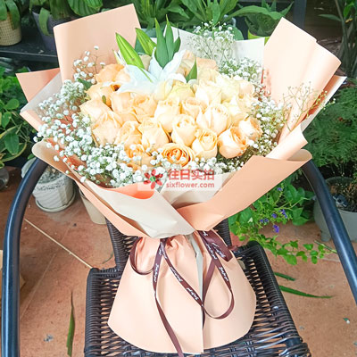 宜昌33朵香槟玫瑰百合，心里永远是你
