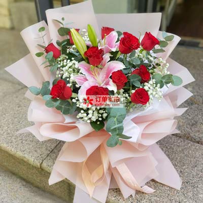 宜昌11朵红玫瑰百合，全世界里只有一个你